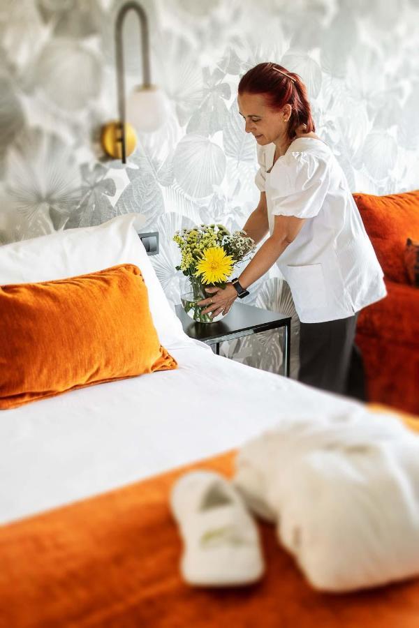 Apartosuites Jardines De Sabatini Madrid Luaran gambar
