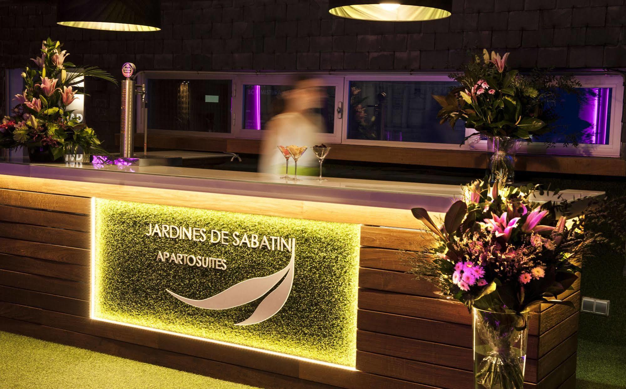Apartosuites Jardines De Sabatini Madrid Luaran gambar