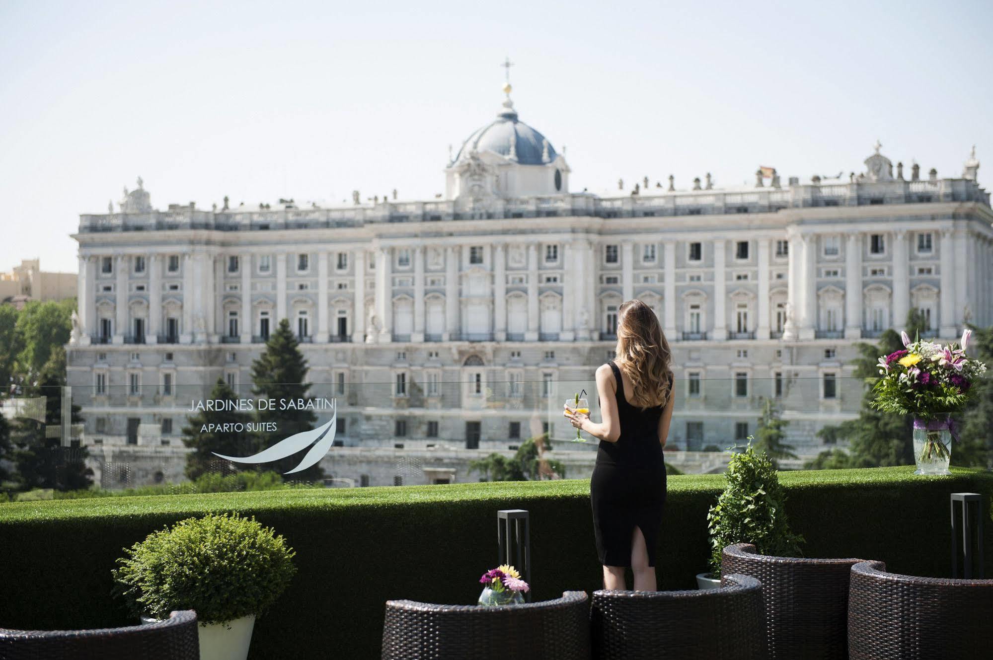 Apartosuites Jardines De Sabatini Madrid Luaran gambar